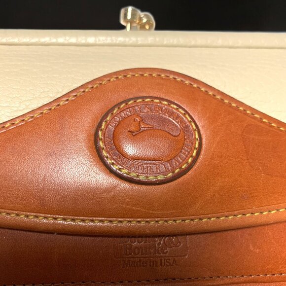 Vintage Dooney & Bourke All Weather Leather Kisslock Wallet Bone/British Tan - Picture 4 of 13